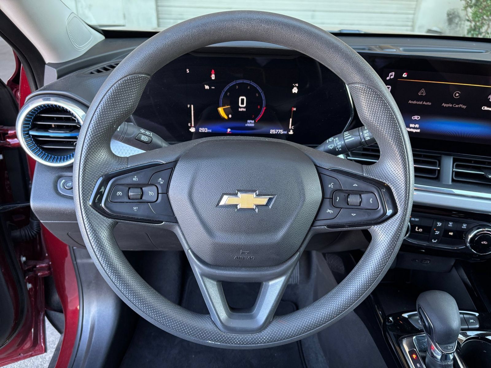 Used 2025 Chevrolet Trax LT FWD image 27