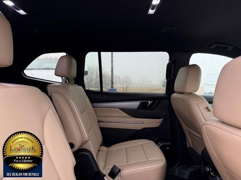 Used 2025 Buick Enclave Preferred image 17