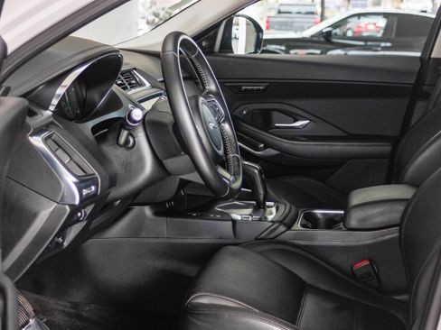 Used 2020 Jaguar E-PACE SE image 17