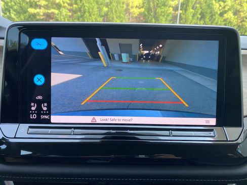 Used 2025 Volkswagen Atlas SE FWD image 26
