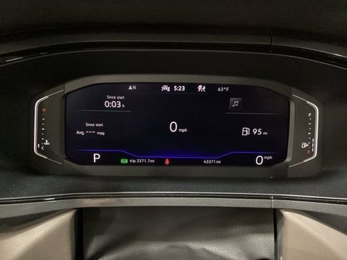 Certified 2023 Volkswagen Taos SEL image 9