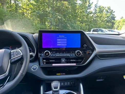 New 2026 Toyota Highlander Limited AWD/4WD image 21