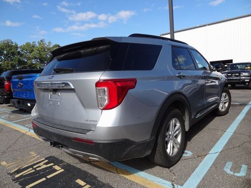 Used 2023 Ford Explorer XLT w/ Equipment Group 202A image 6