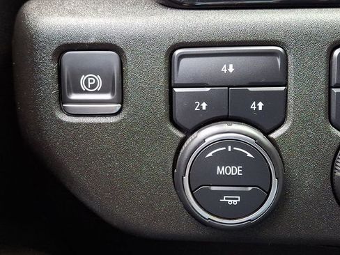 Used 2024 Chevrolet Silverado 2500 LT AWD/4WD image 24