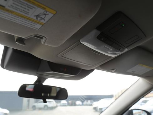 Used 2025 Nissan Pathfinder SV image 19