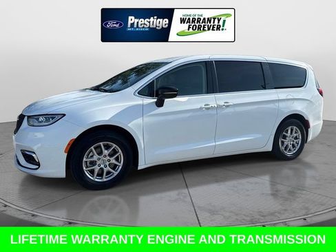 Used 2024 Chrysler Pacifica Touring-L FWD image 8