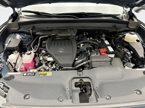 Used 2024 Toyota Grand Highlander AWD image 28