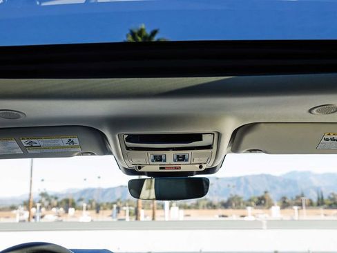 Used 2024 Land Rover Range Rover Evoque Dynamic SE image 17