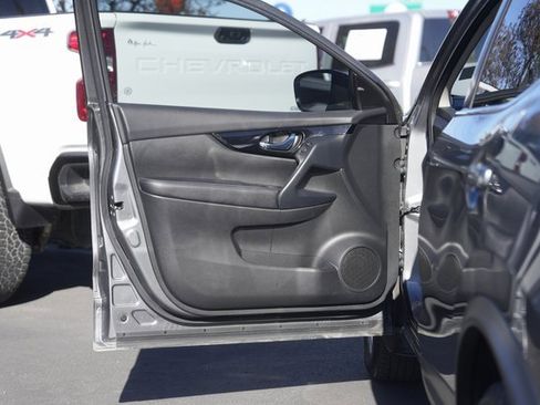 Used 2021 Nissan Rogue Sport SV image 29