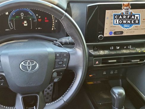 Used 2025 Toyota Camry SE FWD image 13