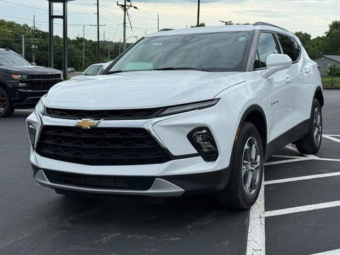 Used 2024 Chevrolet Blazer LT w/ Convenience Package FWD image 8