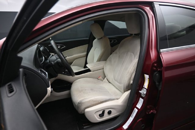 Used 2016 Chrysler 200 Limited w/ Convenience Group FWD image 15