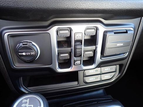 New 2026 Jeep Gladiator Sport AWD/4WD image 17