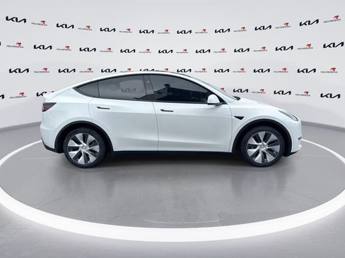 Used 2024 Tesla Model Y Long Range RWD image 9