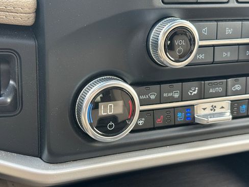 Used 2024 Ford Expedition Limited image 30