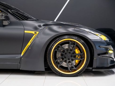 Used 2015 Nissan GT-R Black Edition image 11