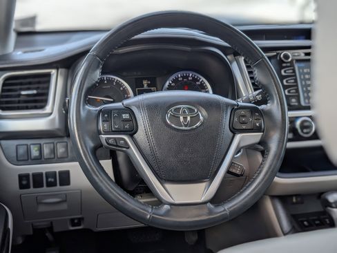 Used 2016 Toyota Highlander Limited image 15