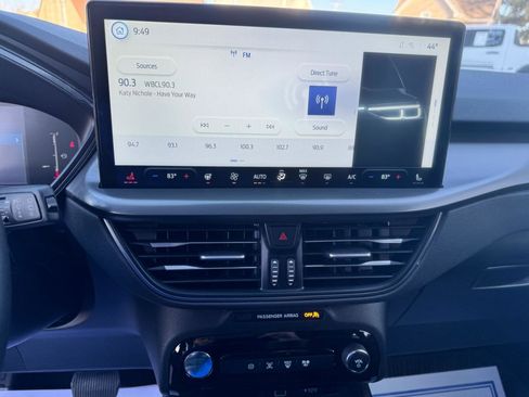 Used 2025 Ford Escape SE w/ Class II Trailer Tow Package image 13