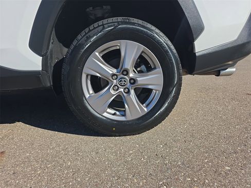 Used 2022 Toyota RAV4 XLE image 32