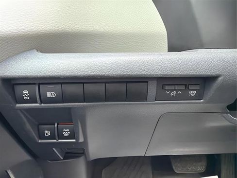Used 2021 Toyota Sienna XLE FWD image 67