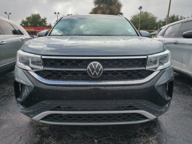Used 2024 Volkswagen Taos SEL AWD/4WD image 2