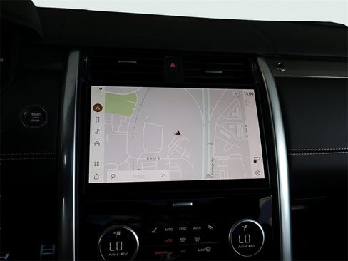 Used 2025 Land Rover Discovery Metropolitan Edition image 45