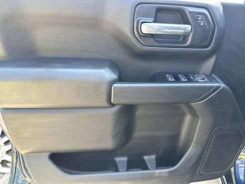 Used 2019 Chevrolet Silverado 1500 Custom w/ Custom Value Package AWD/4WD image 7