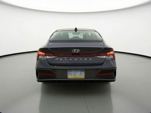 Used 2025 Hyundai Elantra SEL image 7