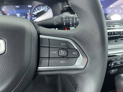 Used 2024 Jeep Compass Latitude image 30