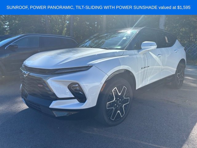 Used 2024 Chevrolet Blazer RS w/ Driver Confidence II Package FWD image 3