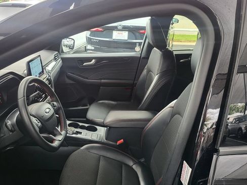 Used 2025 Ford Escape ST-Line AWD/4WD image 3
