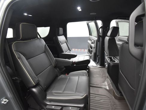 Used 2024 GMC Yukon XL SLT image 52