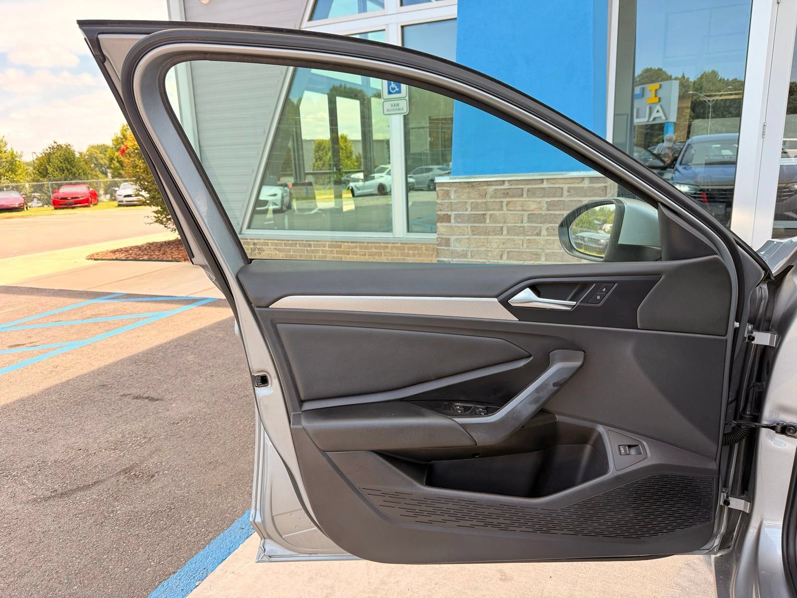 Used 2019 Volkswagen Jetta SE FWD image 14