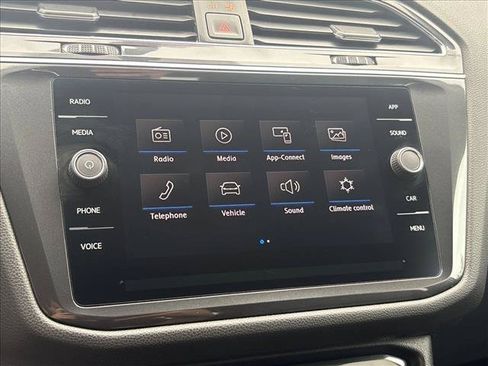 Used 2019 Volkswagen Tiguan SE FWD image 17