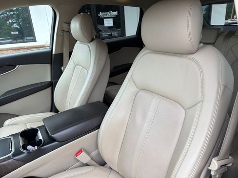 Used 2019 Lincoln Nautilus Reserve FWD image 3