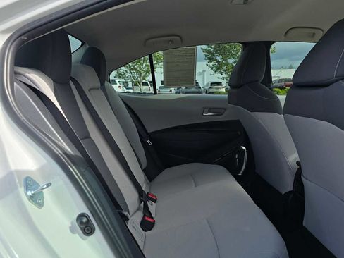 Used 2021 Toyota Corolla LE FWD image 12