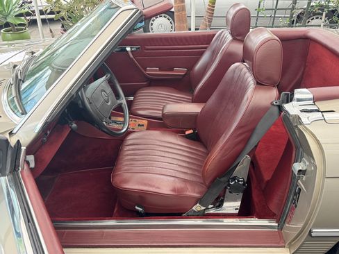 Used 1987 Mercedes-Benz 560 SL image 15
