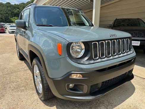 Used 2018 Jeep Renegade Latitude w/ Cold Weather Group AWD/4WD image 6