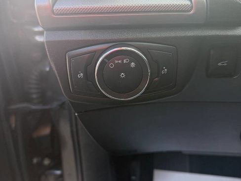 Used 2018 Ford Fusion SE image 18