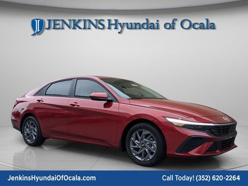 Certified 2025 Hyundai Elantra Sport FWD image 1