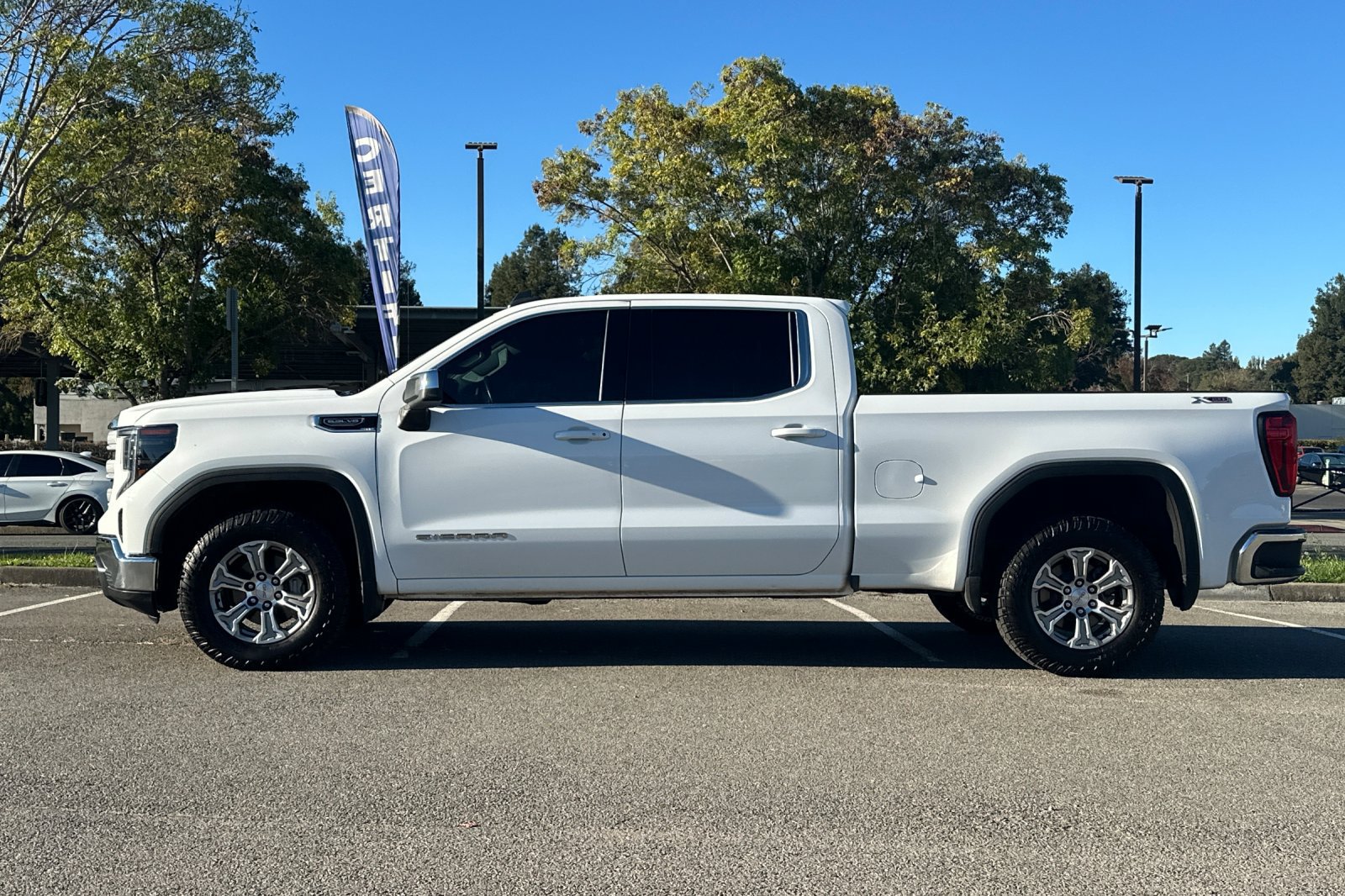 Used 2023 GMC Sierra 1500 SLE AWD/4WD image 7