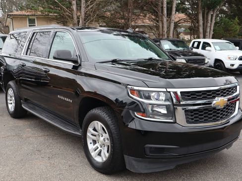 Used 2015 Chevrolet Suburban LT image 3