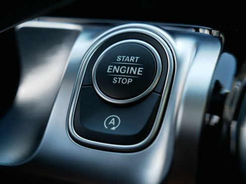 Used 2021 Mercedes-Benz GLB 250 4MATIC image 34