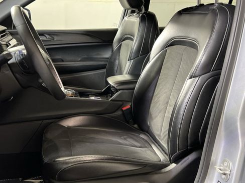 Used 2023 Jeep Grand Cherokee L Laredo image 11