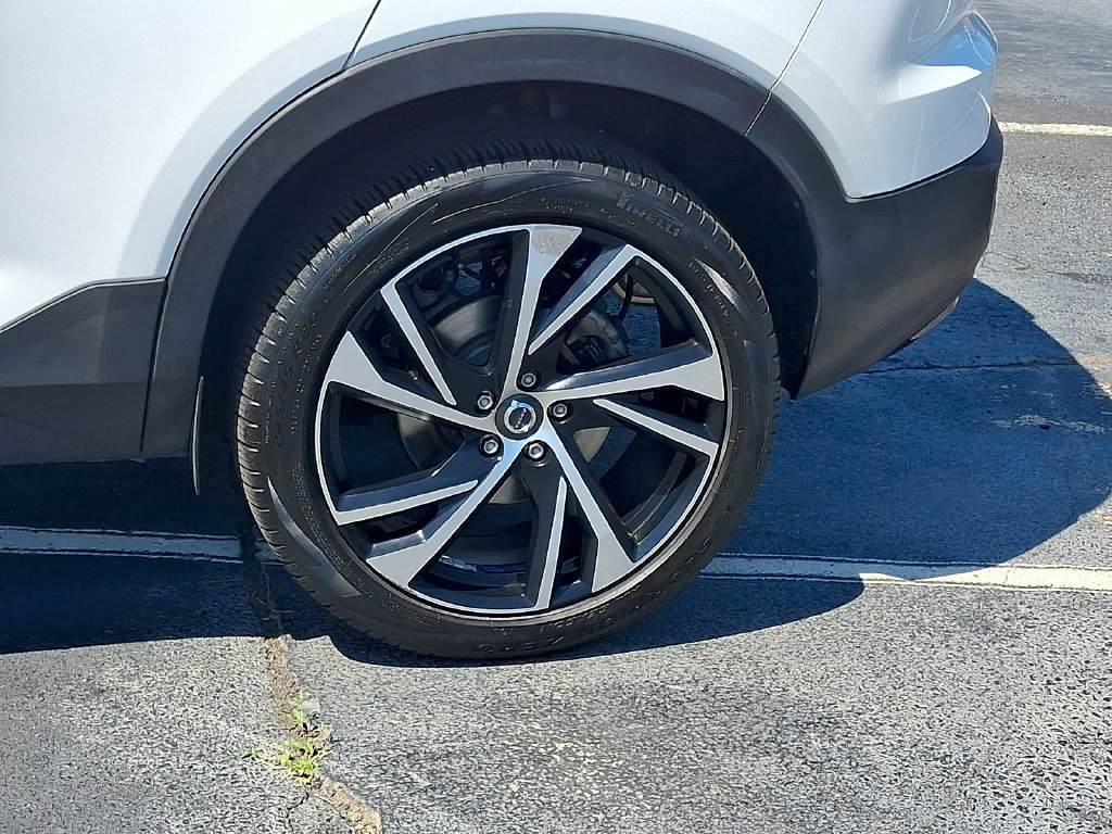 Used 2021 Volvo XC40 T5 R-Design w/ Climate Package AWD/4WD image 8