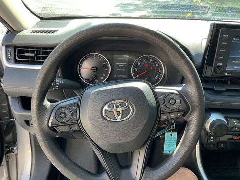 Used 2021 Toyota RAV4 LE w/ Carpet Mat Package (TMS) FWD image 12