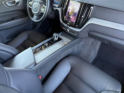 Used 2025 Volvo XC60 B5 Plus image 19