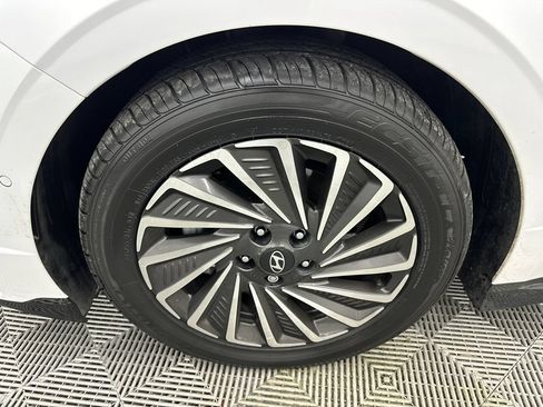 Used 2025 Hyundai Sonata Limited FWD image 13