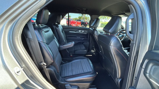 Certified 2025 Ford Explorer ST-Line AWD/4WD image 13