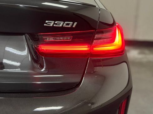 Used 2025 BMW 330i xDrive Sedan w/ M Sport Package AWD/4WD image 17